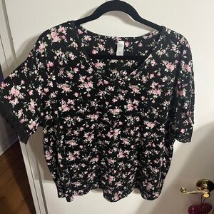💝 2X Floral Black and Pink Women's Top